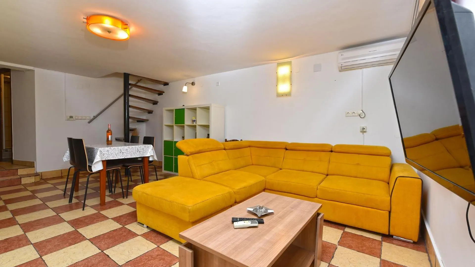 Apartments Dragica 929 파자나