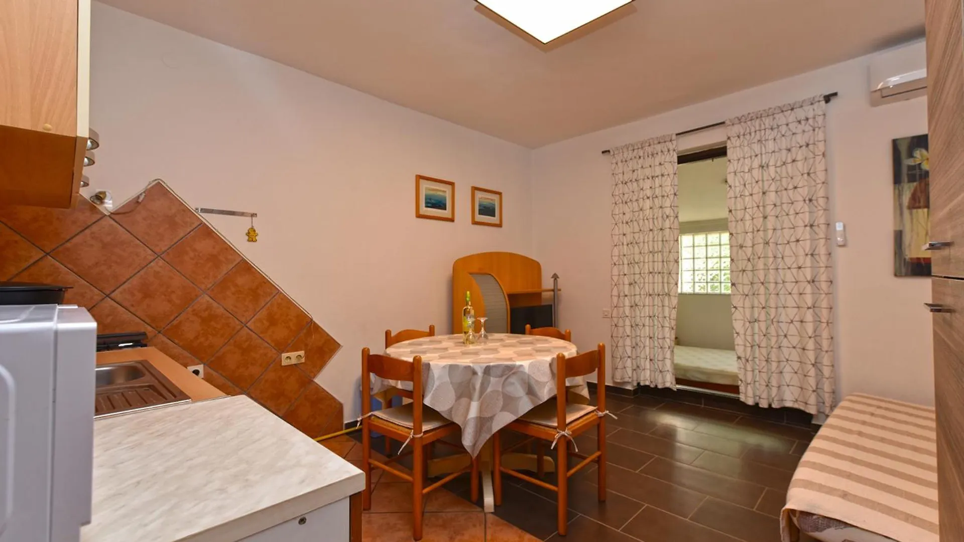 Apartments Dragica 929 파자나