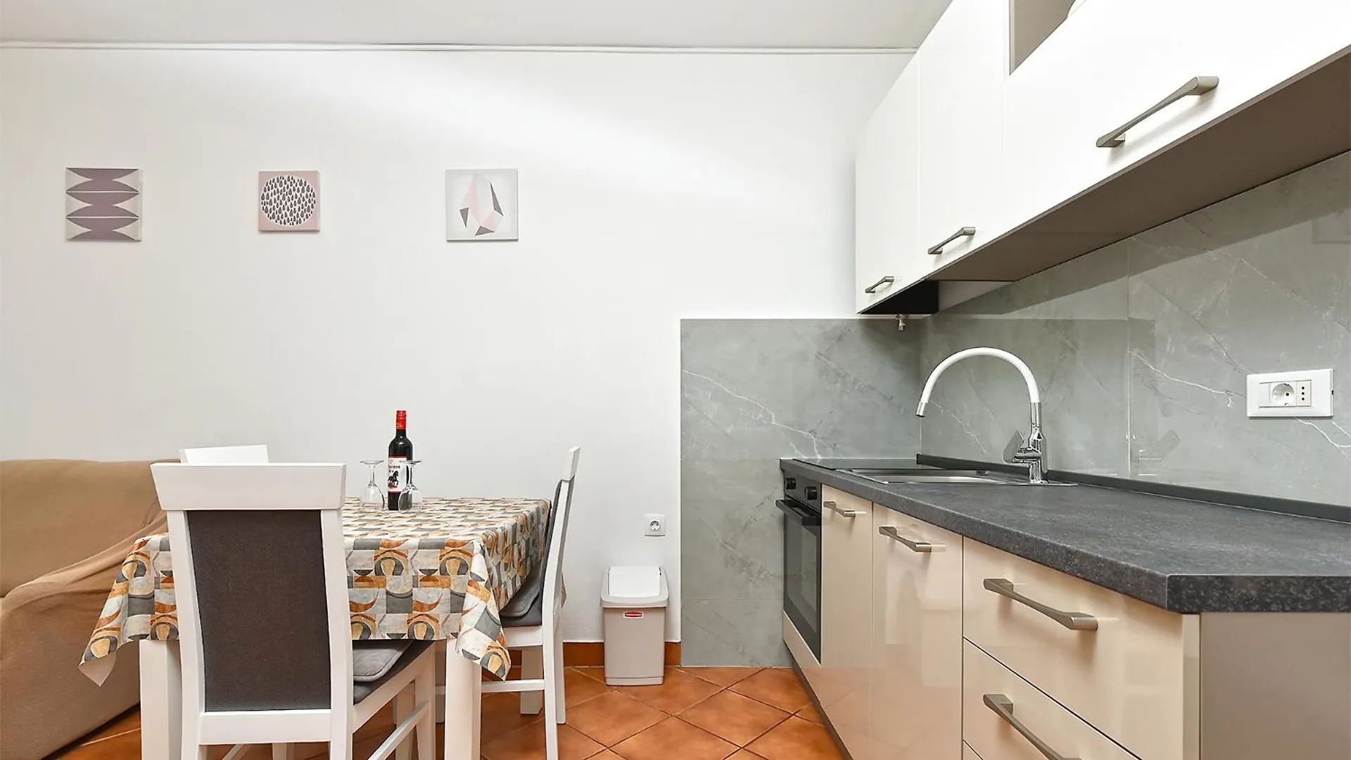 Apartments Dragica 929 파자나