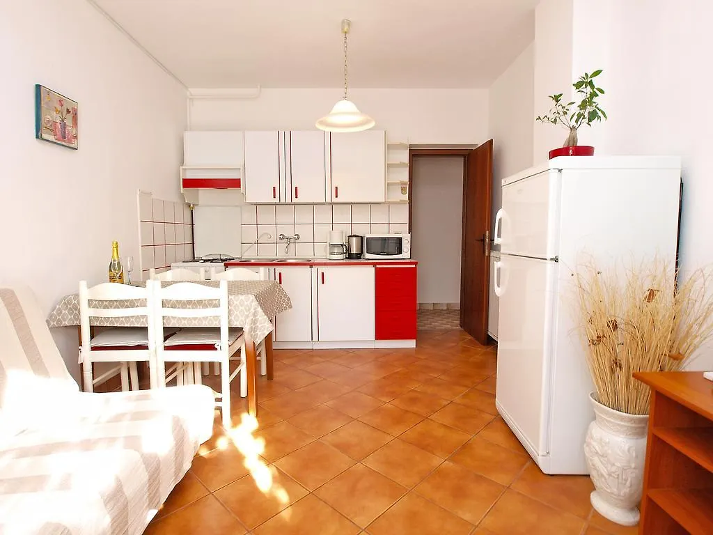 Apartments Dragica 929 Fazana 0*,