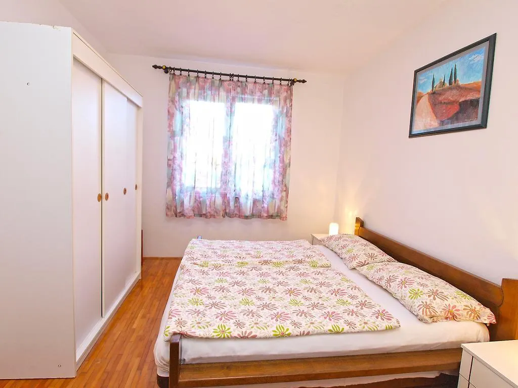 Apartments Dragica 929 Fazana 0*,