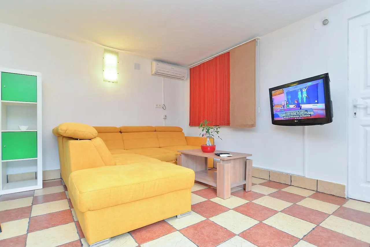 Apartments Dragica 929 Fazana 0*,