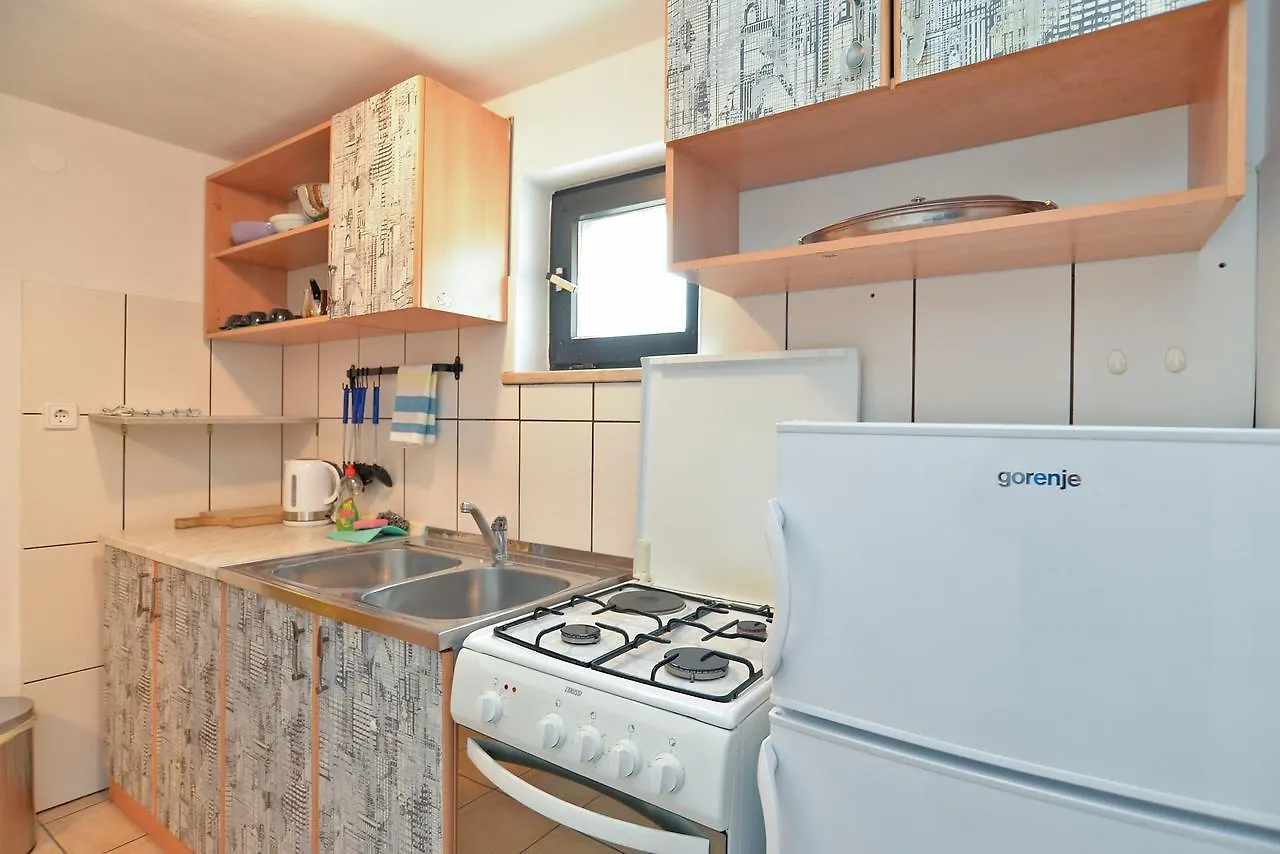 Apartments Dragica 929 Fazana 0*,